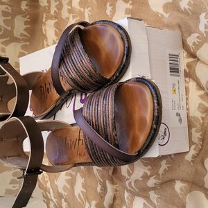 Rustic Brown Slip-On Sandals with Textured Straps and Open Toe